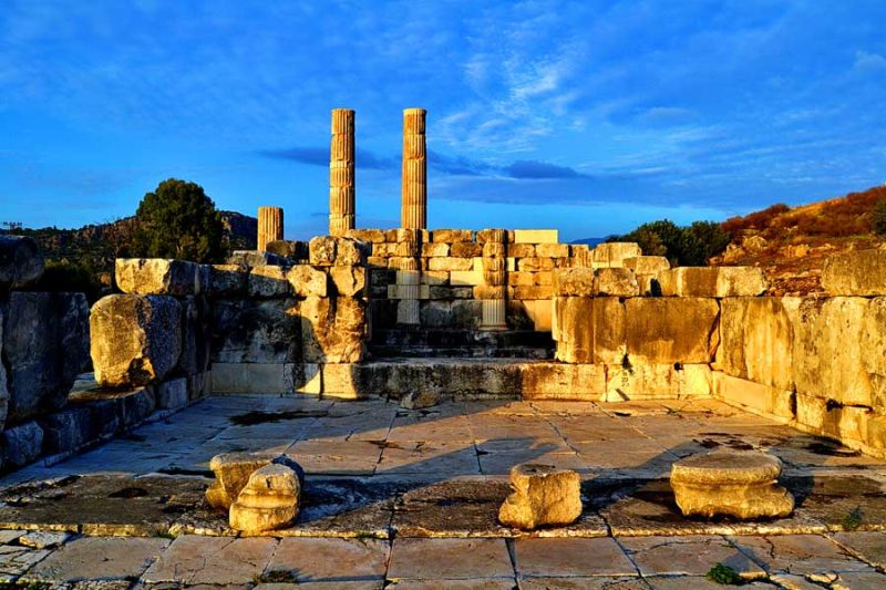 Развалины храма Артемиды в Лутун-Каш, Турция